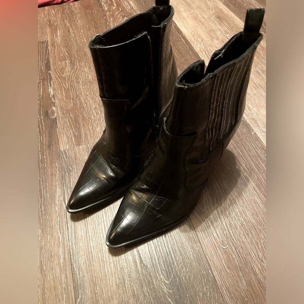 pointed tow heeled boots